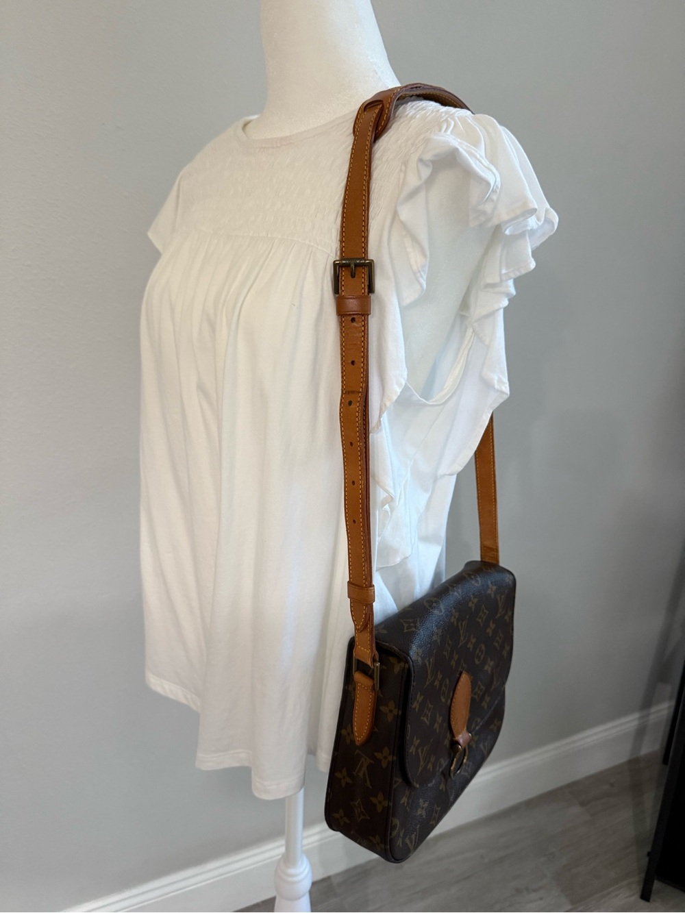 Louis Vuitton Brown Monogram Saint Cloud Crossbody - Picture 11 of 15